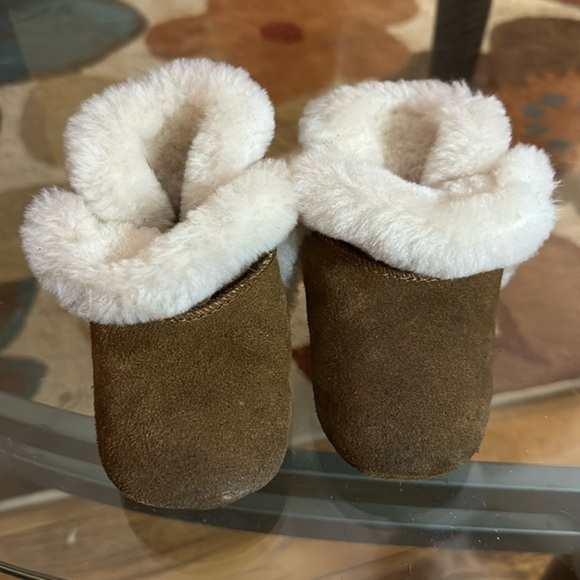 Toddler 4/5 UGGs in Excellent Condition. - Picture 5 of 11